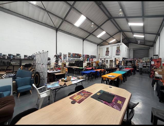 350M² WAREHOUSE TO LET IN STRAND CENTRAL